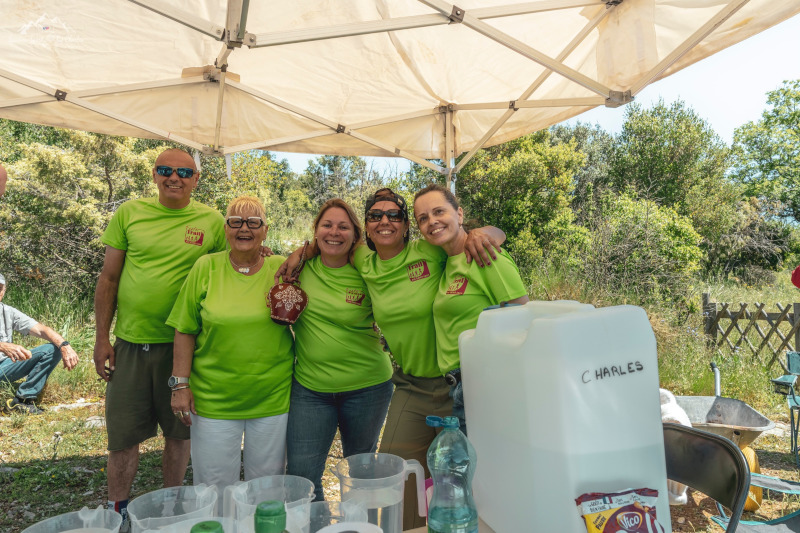 Bénévoles du Festa Trail au ravitaillement